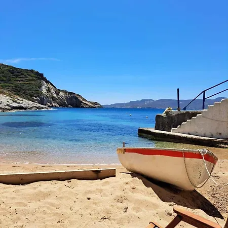 Milos Salty Breeze Boathouse *